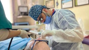 הוצאת שתלים מהפה